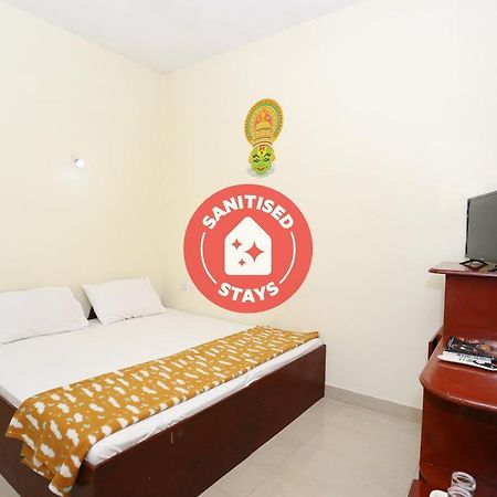Отель Spot On 36522 Karthika Plaza Варкала Экстерьер фото
